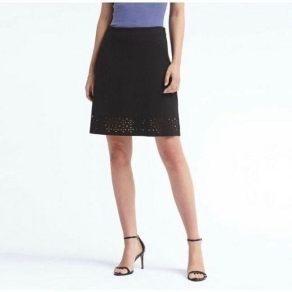 Banana Republic Lazer Cut Elegant Black Skirt | 4